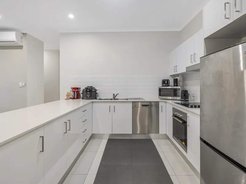 SUB-PENTHOUSE BEACH-SIDE APARTMENT