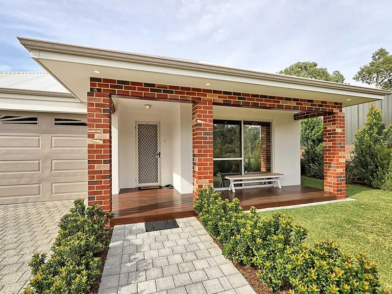 STUNNING SOUTH GUILDFORD HOME!