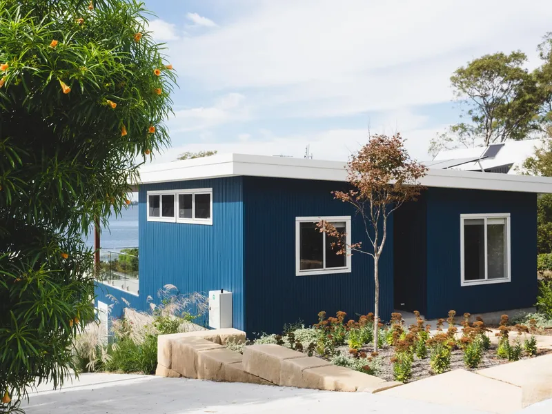 MODERN 2 BEDROOM BUNGALOW WITH WATER FRONT VIEWS - FULLY FURNISHED, INCLUDES WATER & POWER