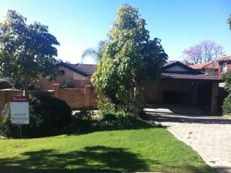 TOP LOCATION-NEAT & TIDY VILLA