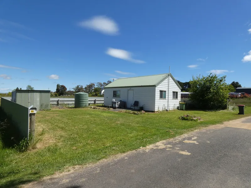 Bedsit on large level block