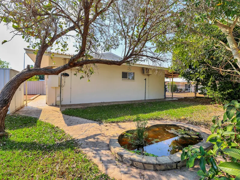 Awesome Ground Level Unit with Spacious Yard!