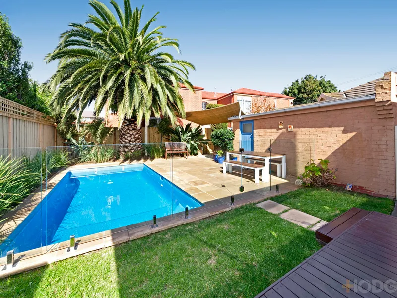 ART DECO CHARM & ALFRESCO APPEAL