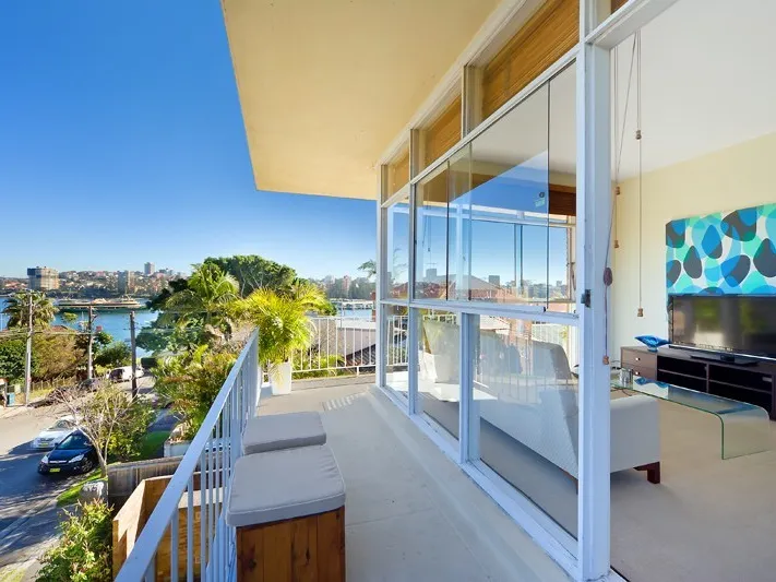 Harbourside apartment with spectacular views