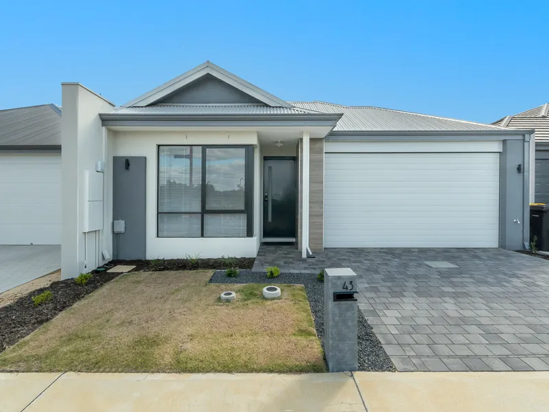 Modern Low Maintenance Living in Ambia Estate!