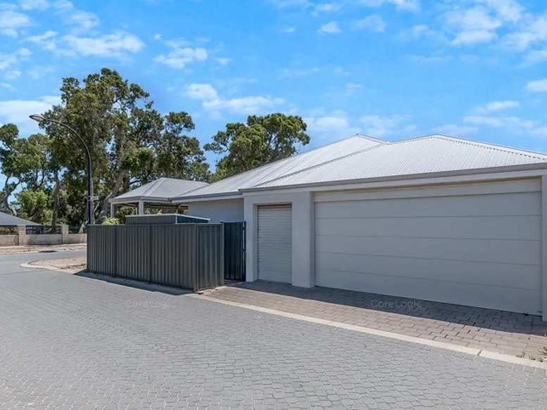 AMAZING MODERN HOME WITH A COUNTRY FEEL LOCATION