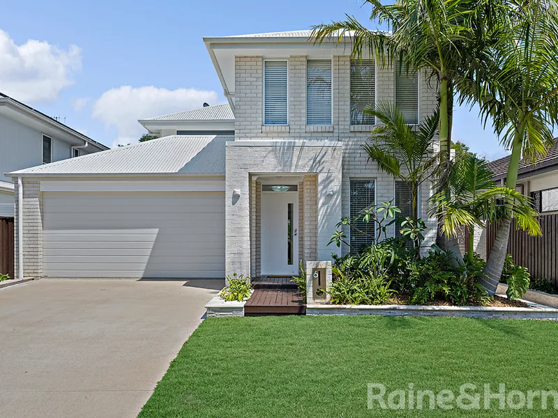 Large Plantation Home Backing onto Bushland