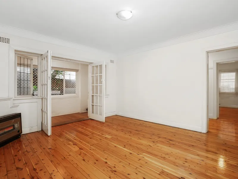 Oversized Art Deco, Two Bedroom Apartment - OFFERING 1 WEEK RENT FREE