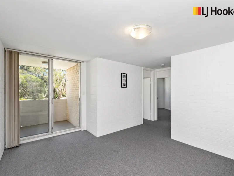 Stunningly Refurbished Apartment! APPLICATION PENDING!