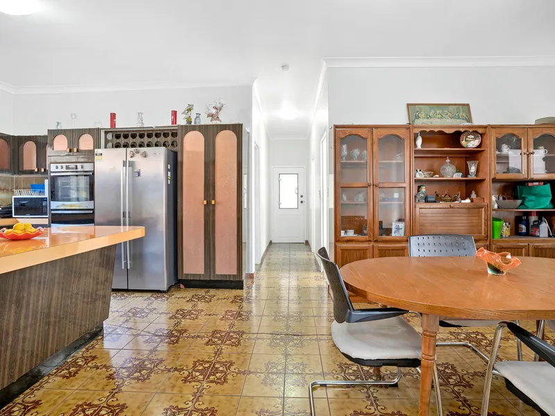 SPACIOUS SINGLE LEVEL 4 BEDROOM HOME