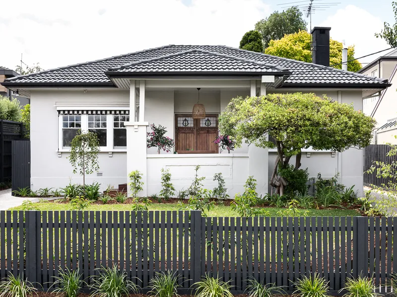 Cutting-edge design in a cherished, blue-ribbon neighbourhood