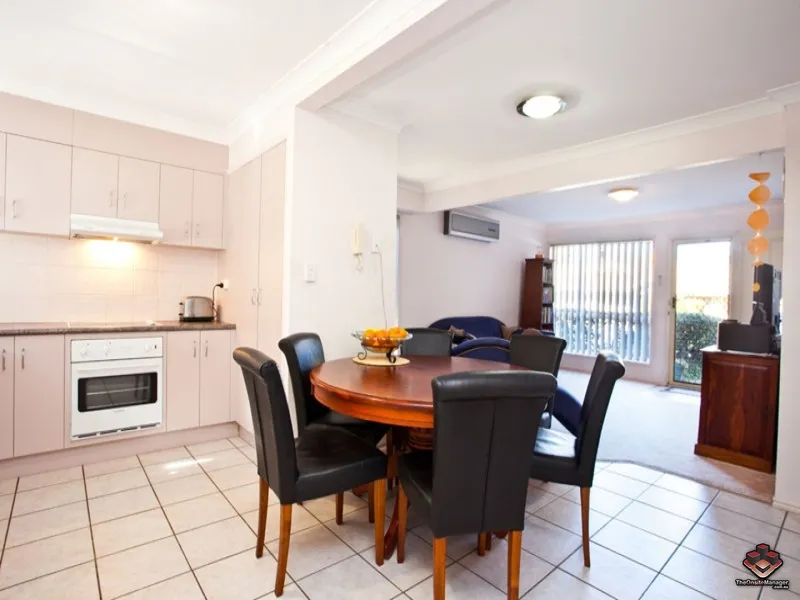 QUIET COMPLEX CLOSE TO BUS 140 & SCHOOL