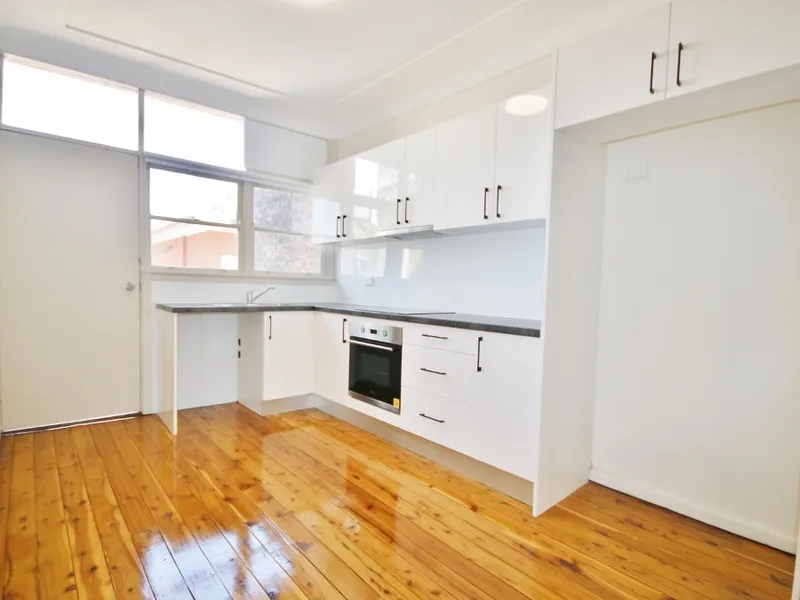 Large 3 Bedroom Residence In Popular Location!