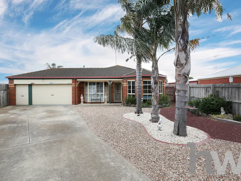 Entirely immaculate - Calling all growing families or those looking for space to park a caravan and boat.