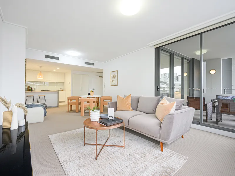 LOCATION PERFECT! BEAUTIFULY PRESENTED.