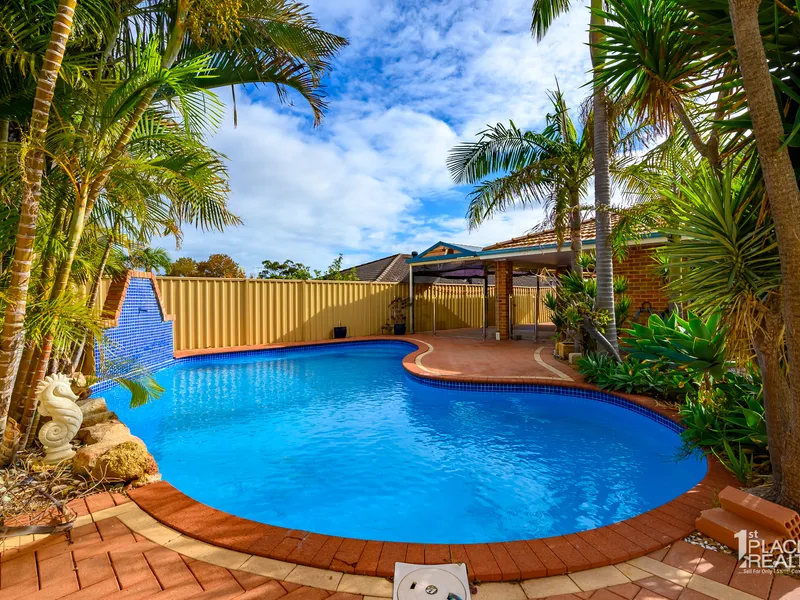 5 bedroom 2 bathroom entertainers delight with pool and spa on a HUGE block!