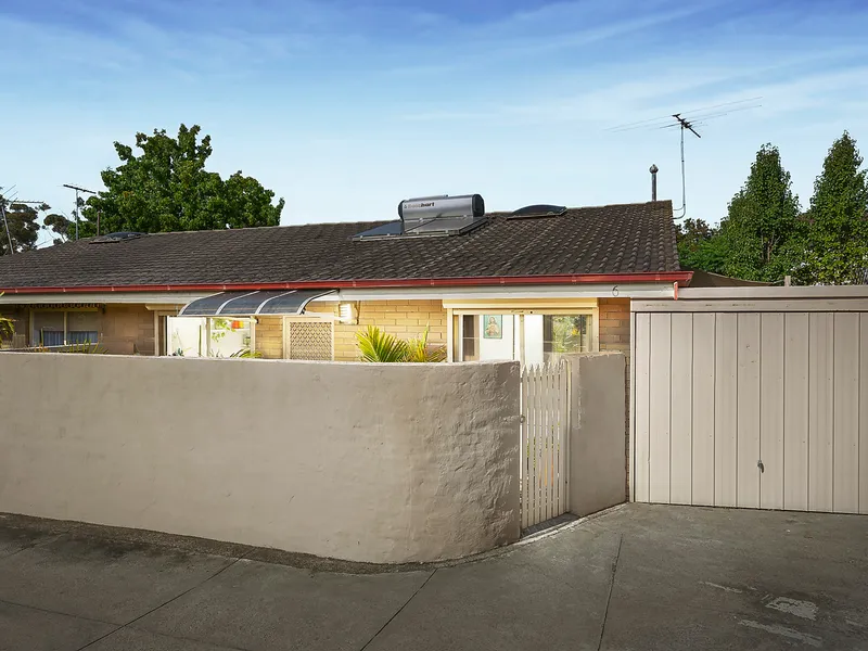 Secluded Style with Two Courtyards!