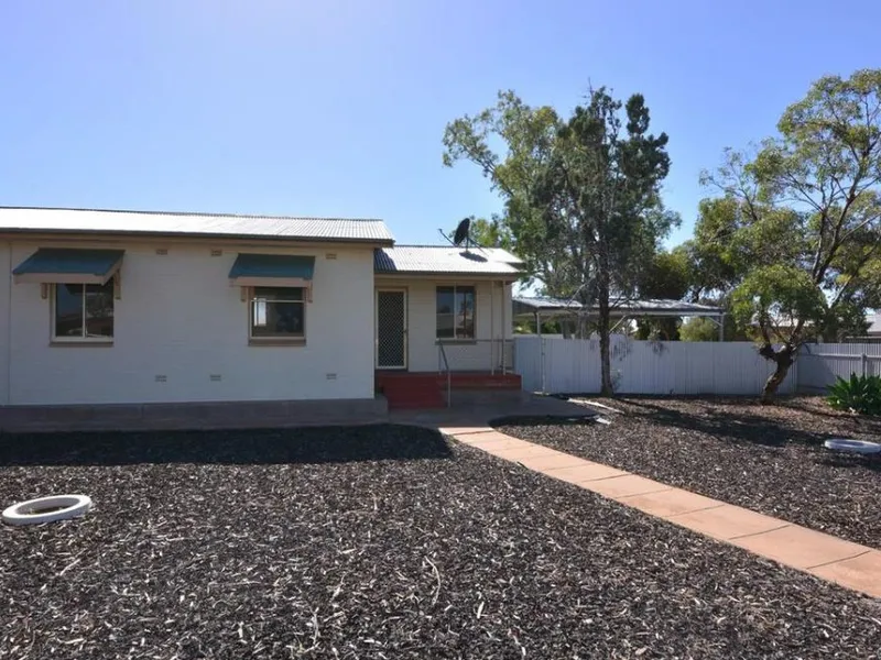 New Flooring & Modern Kitchen