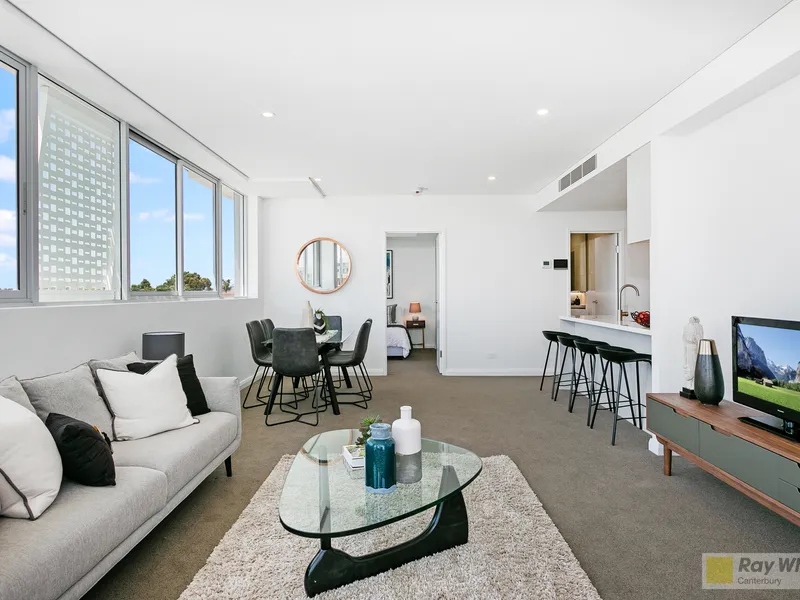Stunning 2 Bedroom Apartment With 2 Carspaces