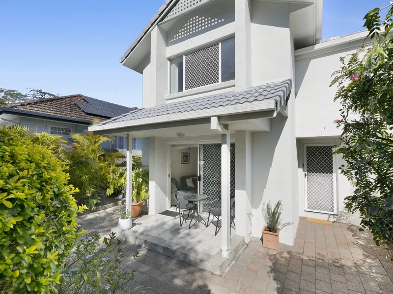 Southport Townhouse In TSS Area