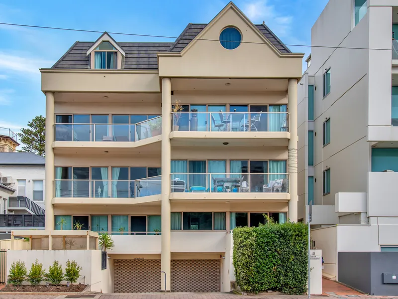 Spacious Elevated Townhouse Meters from Moseley Square