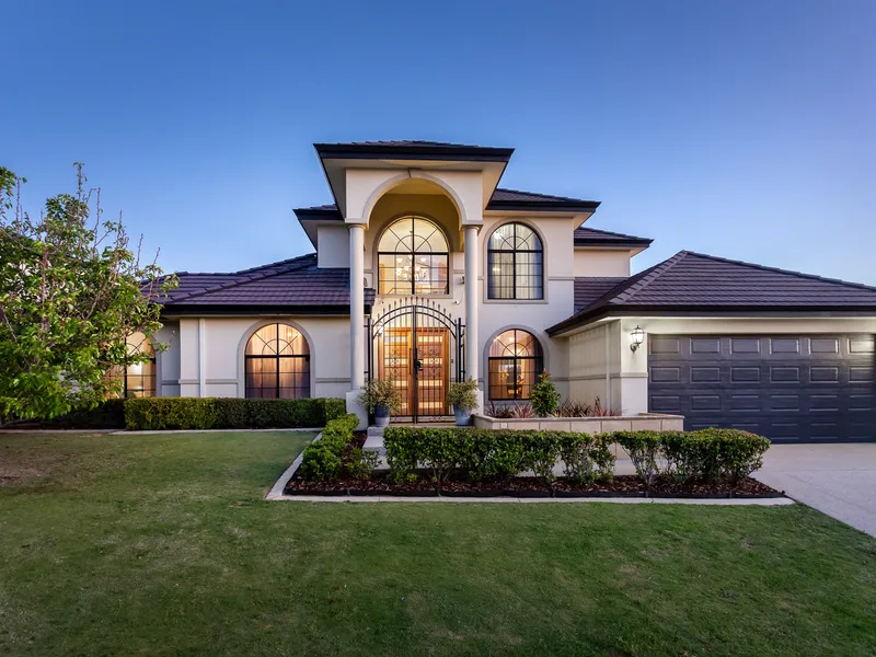 SUNSETS, OCEAN VIEWS & FAMILY LIVING AT ITS FINEST.