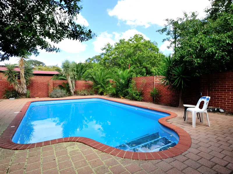 FANTASTIC GROUND FLOOR UNIT UP FOR GRABS