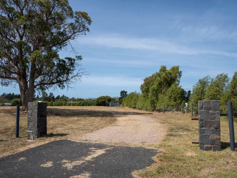BUILD YOUR DREAM HOME IN MOORINGS ESTATE