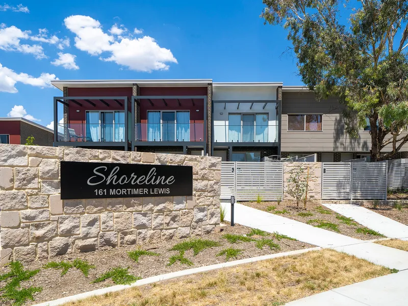 Shoreline Villa, modern living