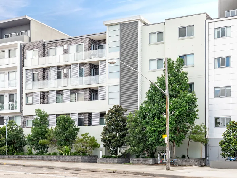 Modern Light Filled Apartment