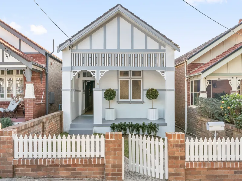 Renovated freestanding home / DA approved to extend