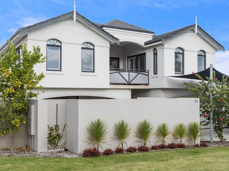 OPEN ALL EASTER WEEKEND BY APPT -STUNNING MODERN TWO STOREY WITH 4 BEDROOMS, 3 BATHROOMS AND 3 LIVING AREAS, POOL