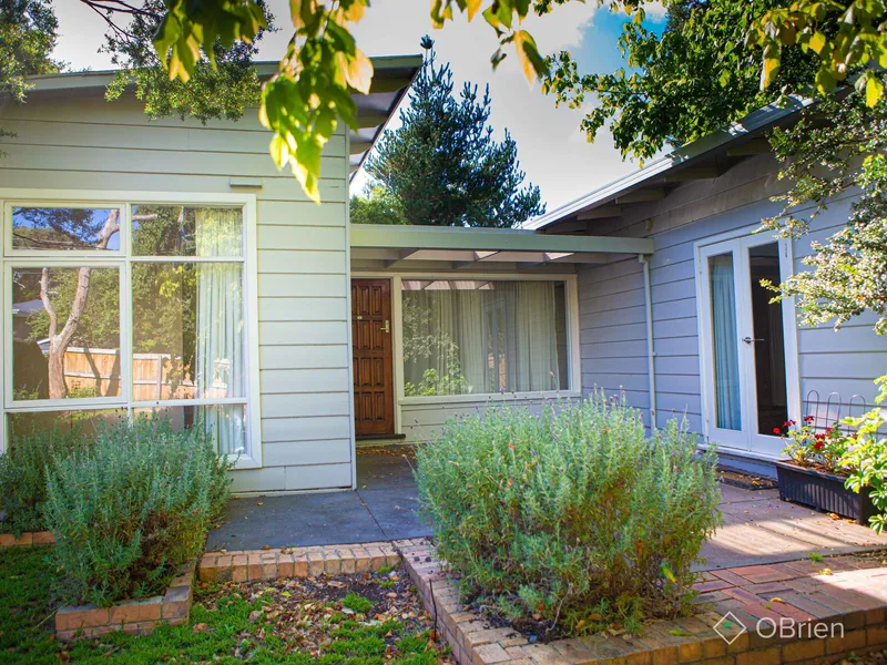 FAMILY HOME IN PRIZED LOCALE!