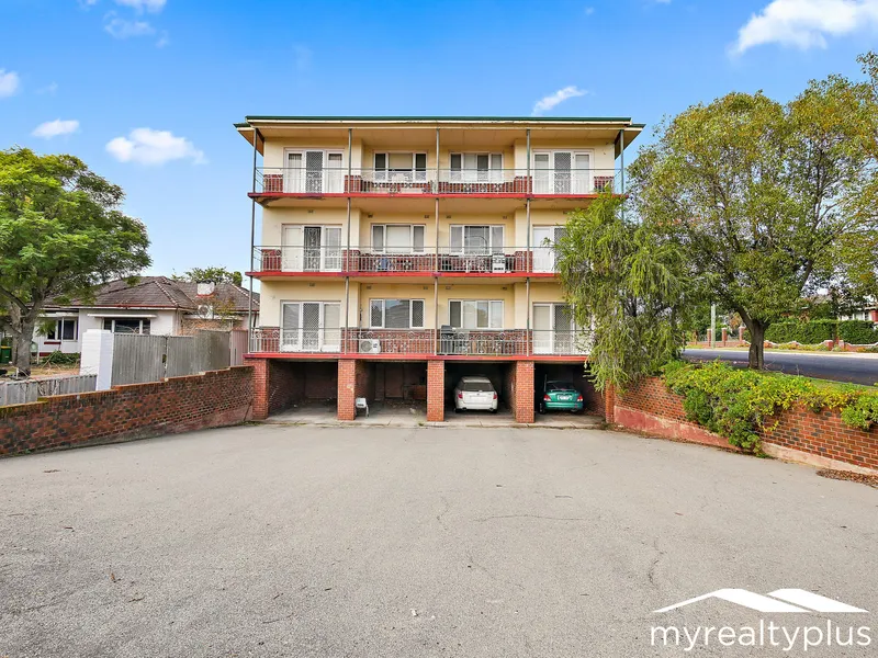 Charming 2 Bedroom Unit with Ideal Location in Como