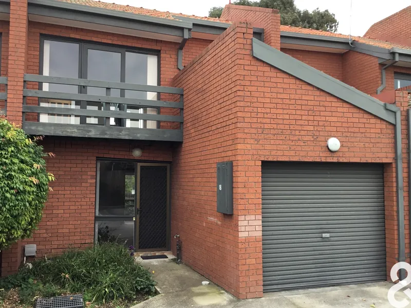 2 Bedroom Townhouse with Spectacular Views!