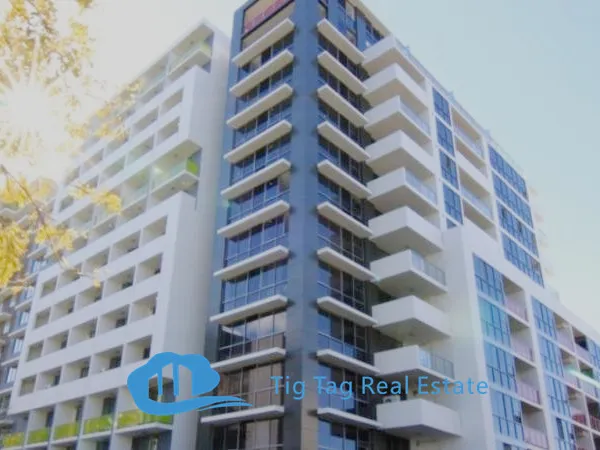 Furnished large two bedroom modern apartment in Mascot central location