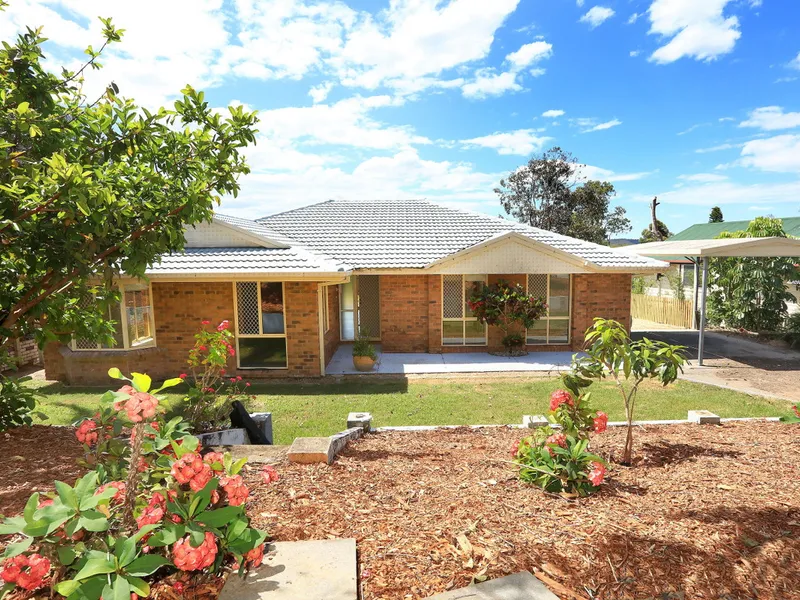 LARGE FAMILY HOME READY TO MOVE IN!!!