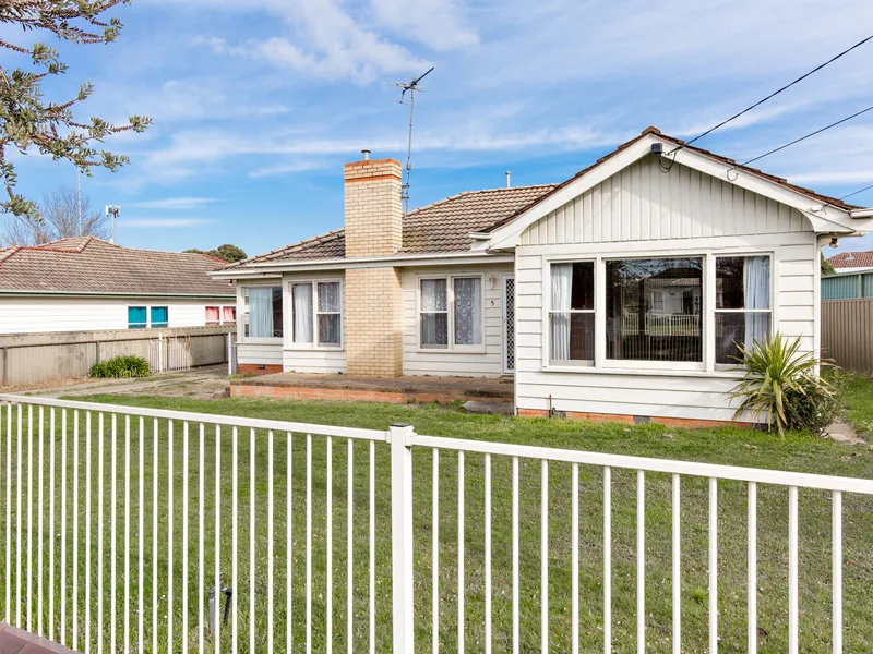 GREAT FAMILY HOME IN OUTSTANDING LOCALE