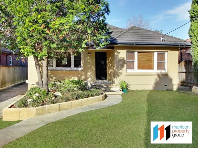 Overlooks Meadowbank Park!