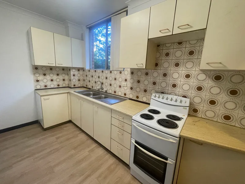 ONE BEDROOM APARTMENT IN THE HEART OF SURRY HILLS!