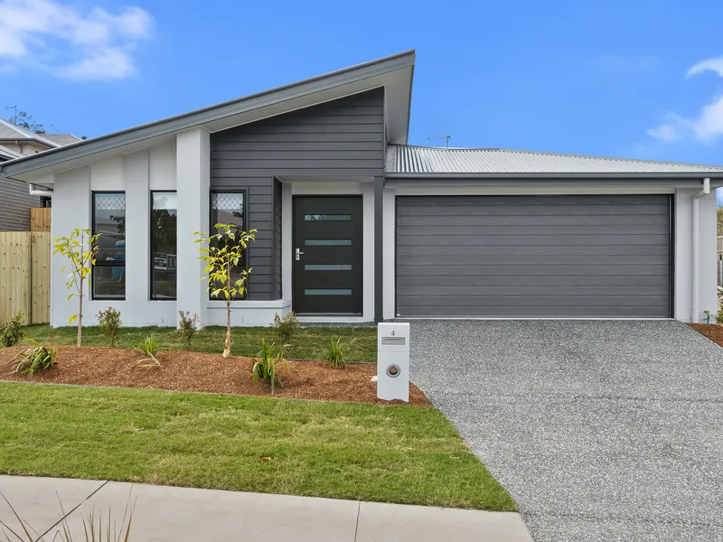 Exclusive Large land size!! Large home with 2 living area's!!