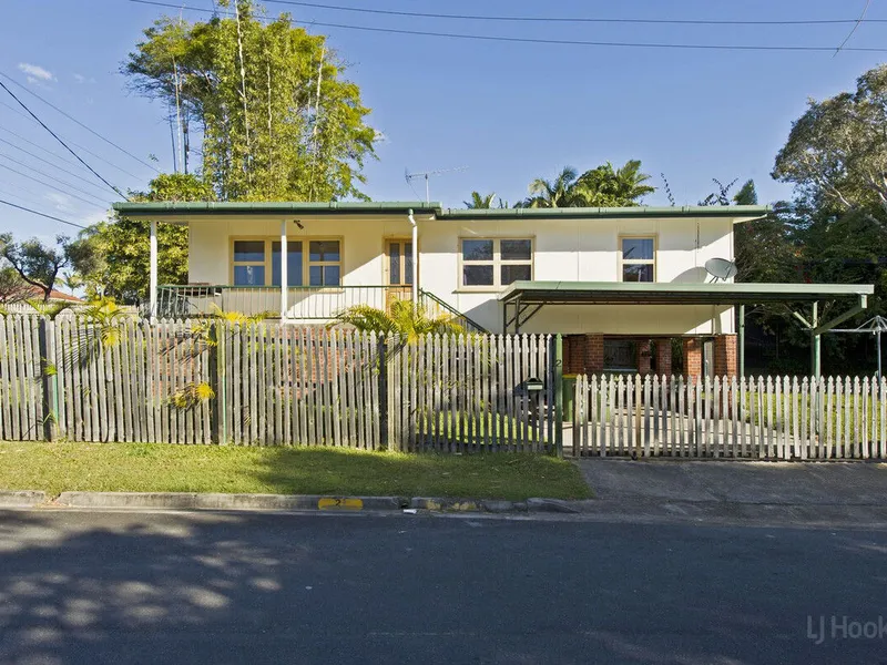 RARE CORNER BLOCK HOUSE IN TRENDY CHIRN PARK