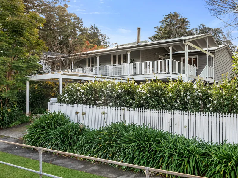 Superior Living in Tightly Held Blue Ribbon Locale