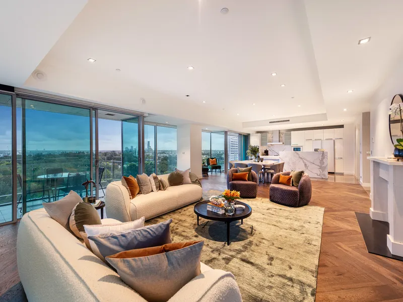 Luxurious lifestyle, panoramic views in Royal Domain Tower