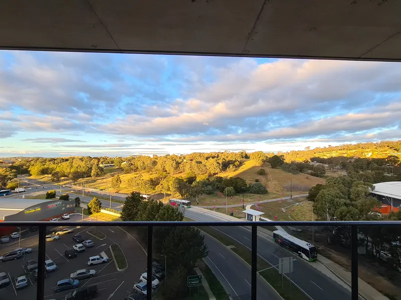 Light filled apartment with panoramic mountain view! 