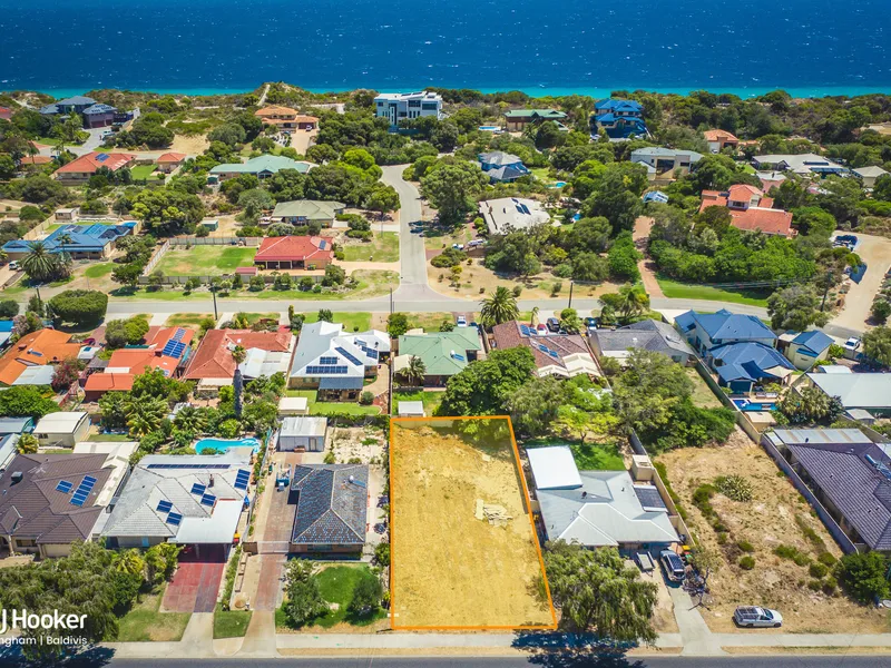 Do You Absolutely Love This Location but Can’t Find the Right House or Right Sized Block? Build it Your Way and Make it Your Own!
