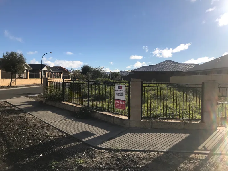 BUILD THE HOUSE YOU WANT ON THIS BLOCK
