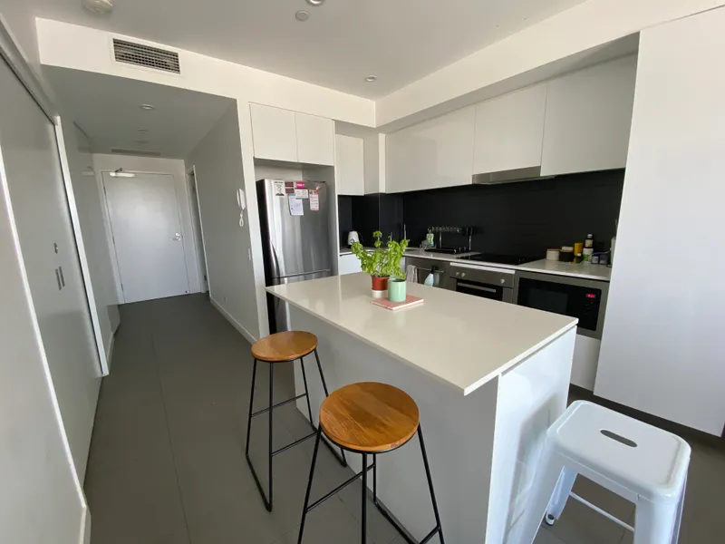 $435 Unfurnished or $490 Fully Furnished Apartment - Level 20 with city view and car park!
