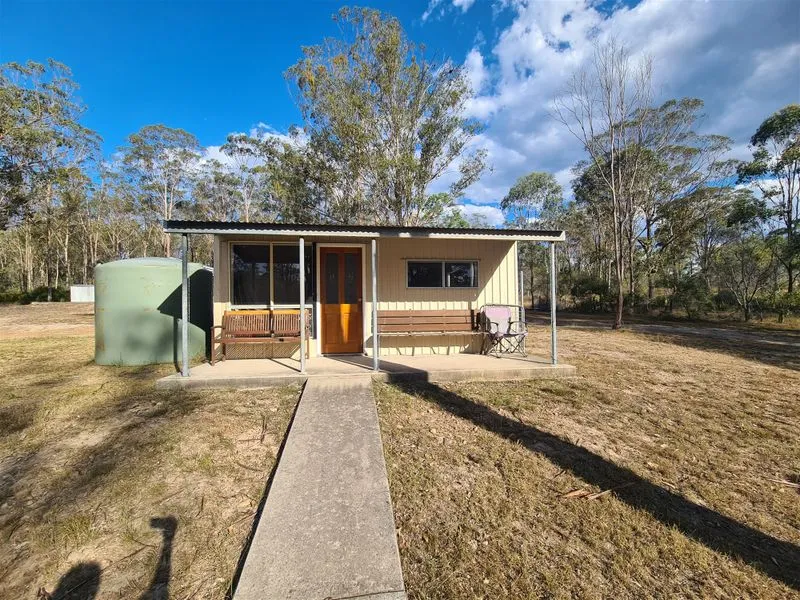 Weekender On Over 9 Acres Close To Town