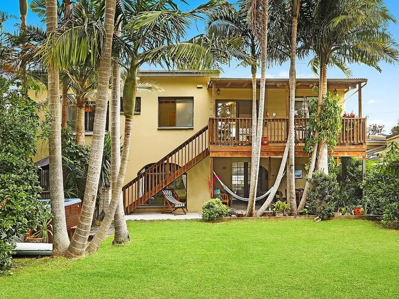 LARGE FAMILY HOME